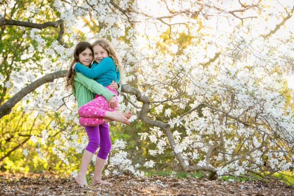 spring mini session for family photos natural outside