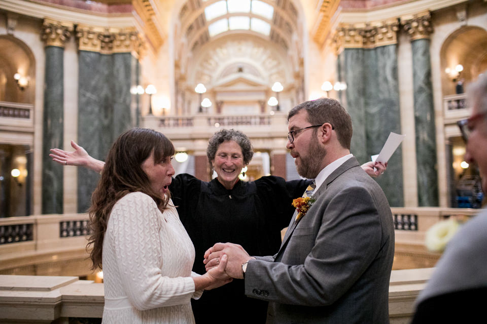 fun-bride-natural-elopement-candid-wedding-capital