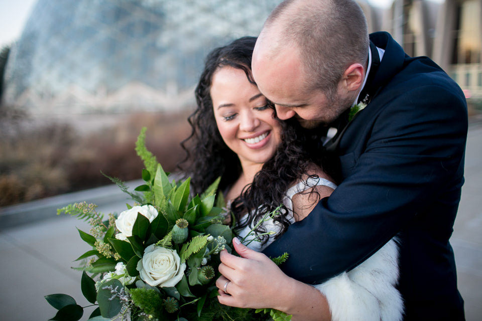 wedding-natural-candid-moment-milwaukee-urban-mitchel-domes