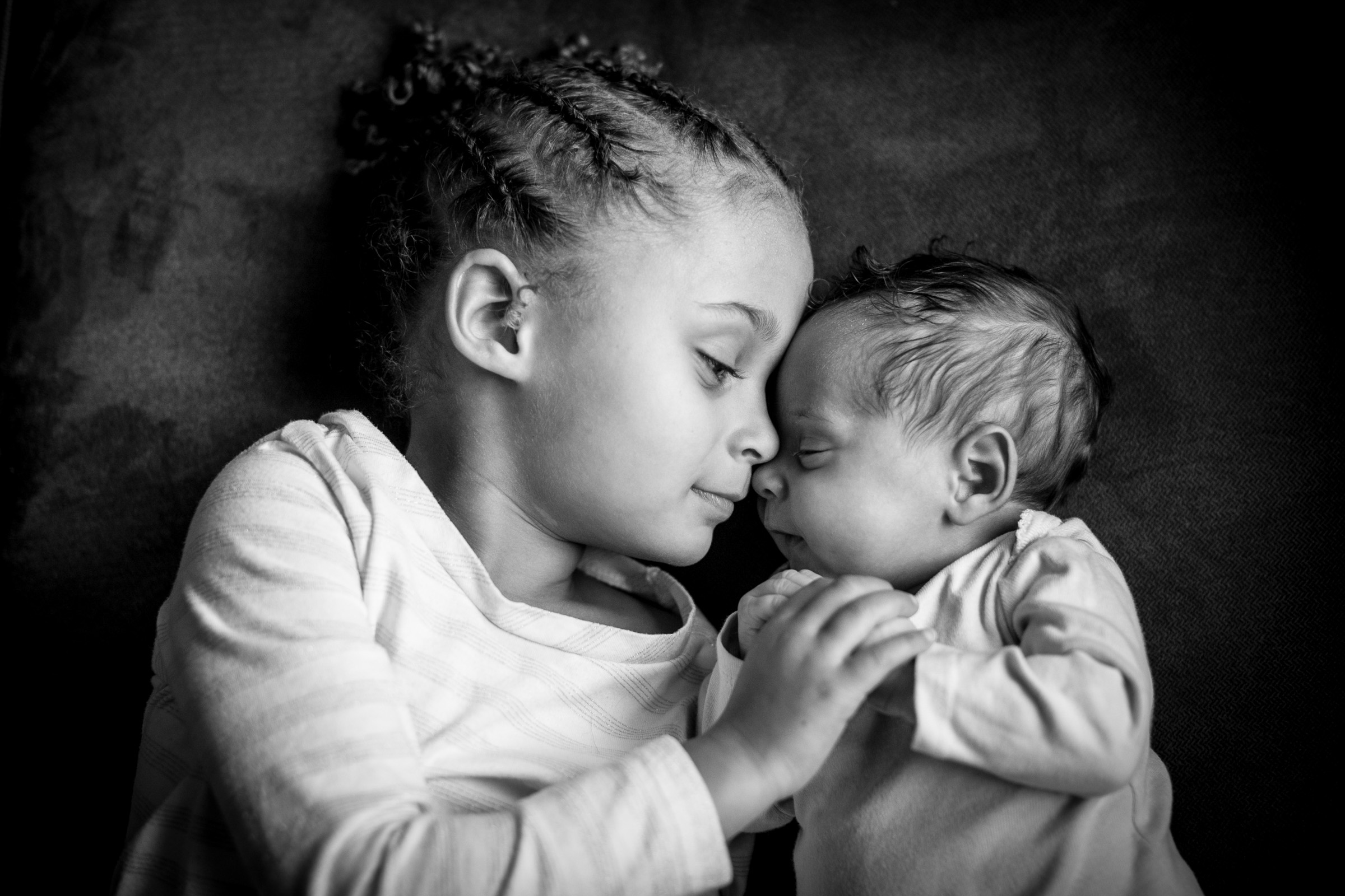 newborn-session-at-home-candid